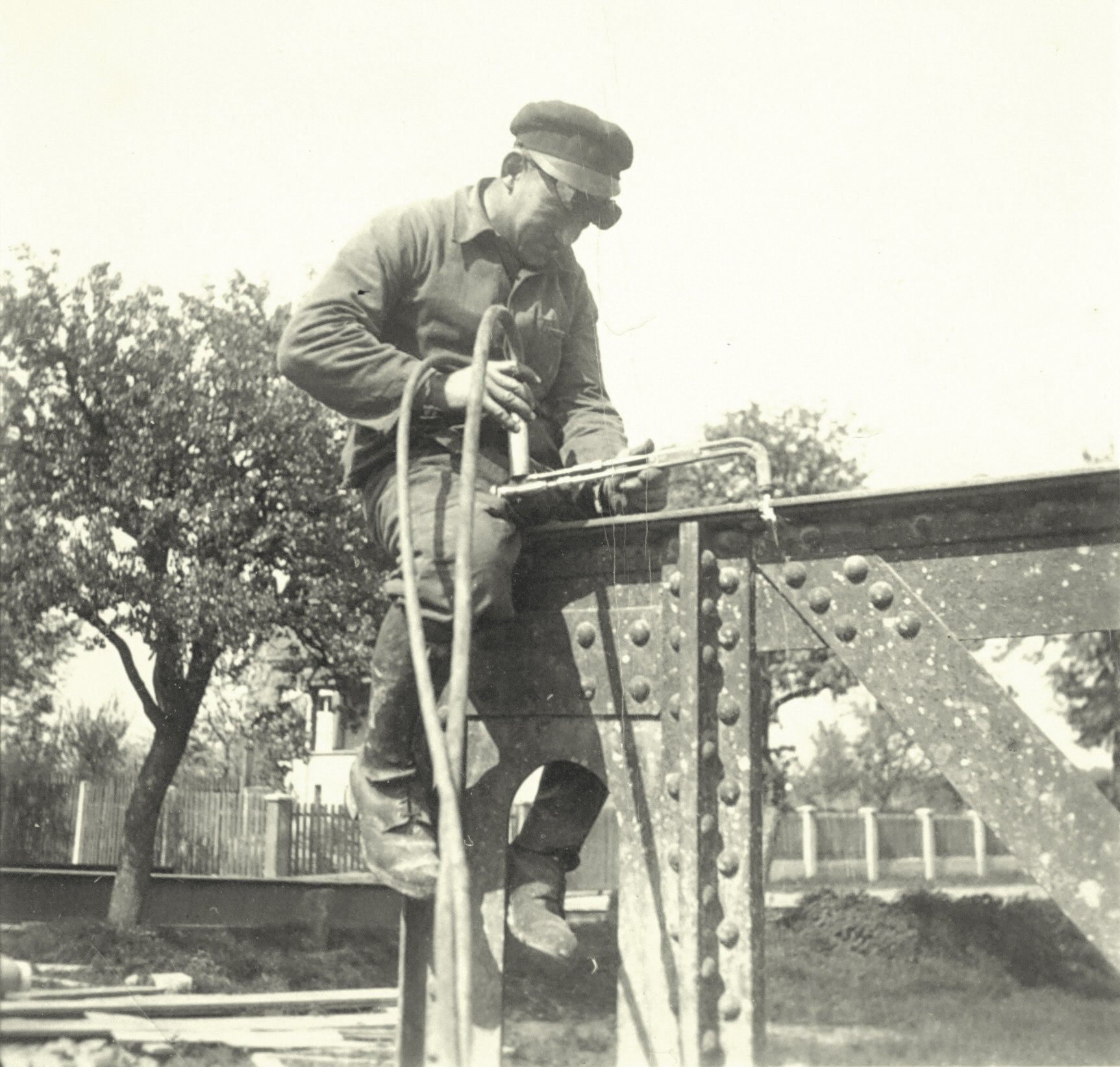 1938 Abbau der alten Bachbrücke von 1836 (Alfred Reisacher und Schweißbrenner)