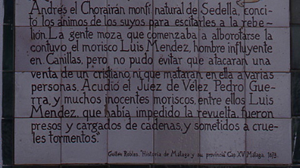 eine von 12 Keramiktafeln in Frigiliana, die Geschichte der Moriskenvertreibung darstellend (untere Hälfte)