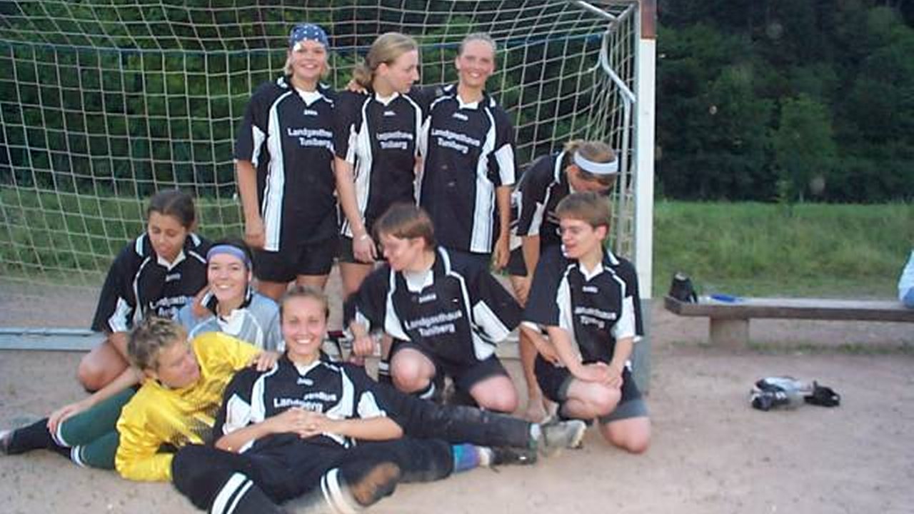 Weiter zu Frauenfussball