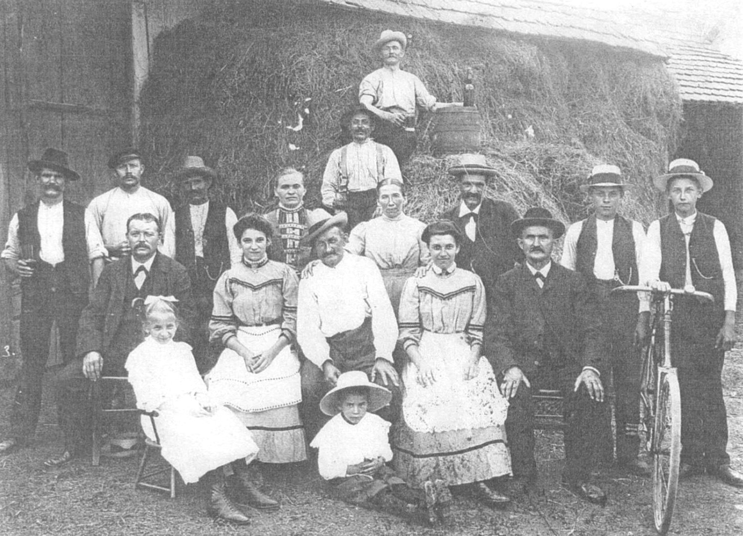 Familie Faller Seegrashandel. Bub vorn mit Hut: Richard Faller