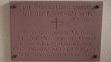 Rundgang 2005-44: Gedenktafel Eingang
