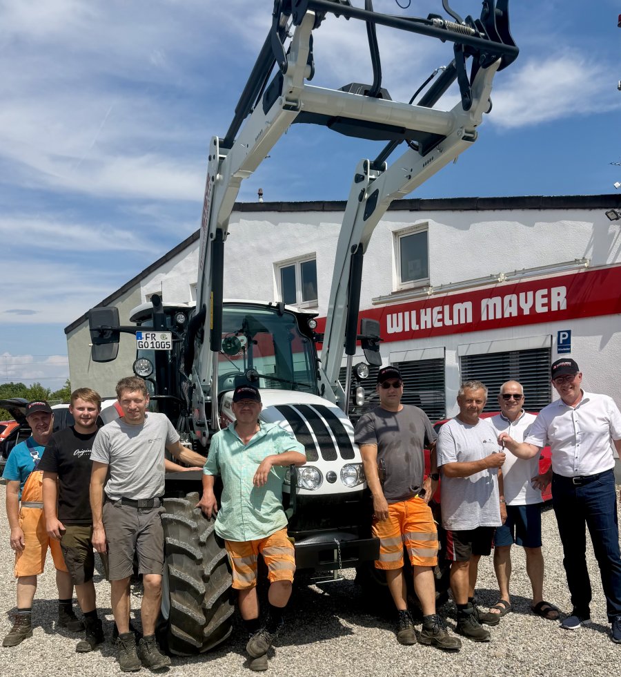 Übergabe Traktor an Bauhof Übergabe Traktor an Bauhof