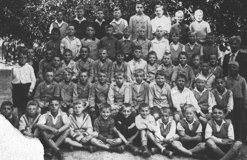 1933